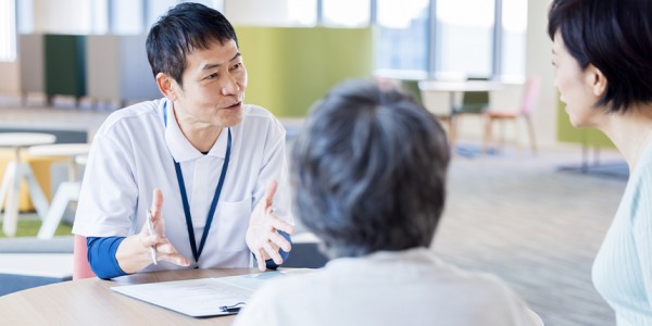 外出しやすい老人ホームの選び方！入居前の確認ポイント