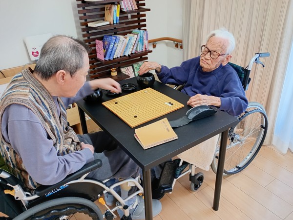 囲碁で白熱勝負